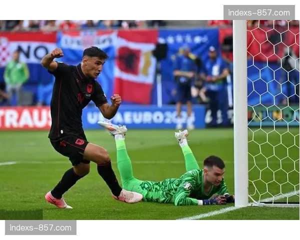 浙江队地面传导战术执行到位 米特里策与托利奇中场双核运转流畅